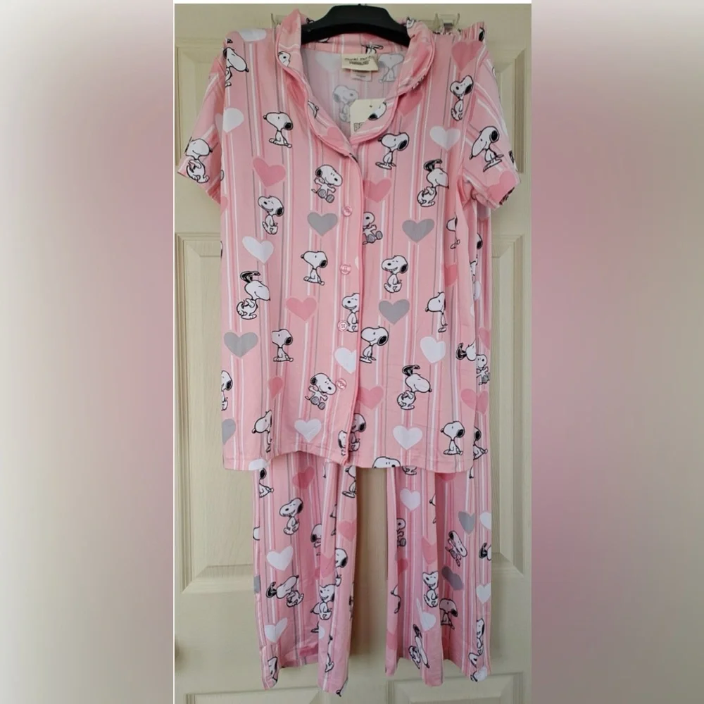 NWOT Soft Pink Snoopy Ladies  Pajamas. Size M